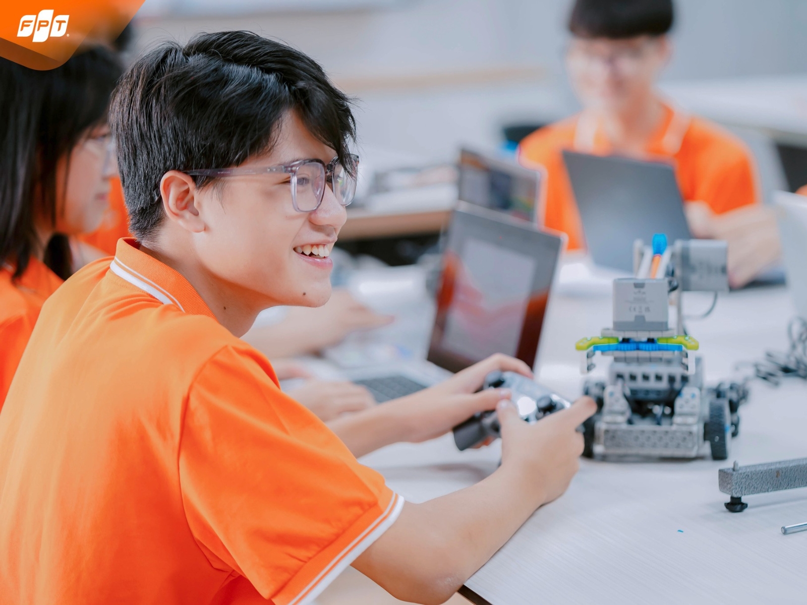 Có nên cho con theo học chương trình tích hợp lớp 10?