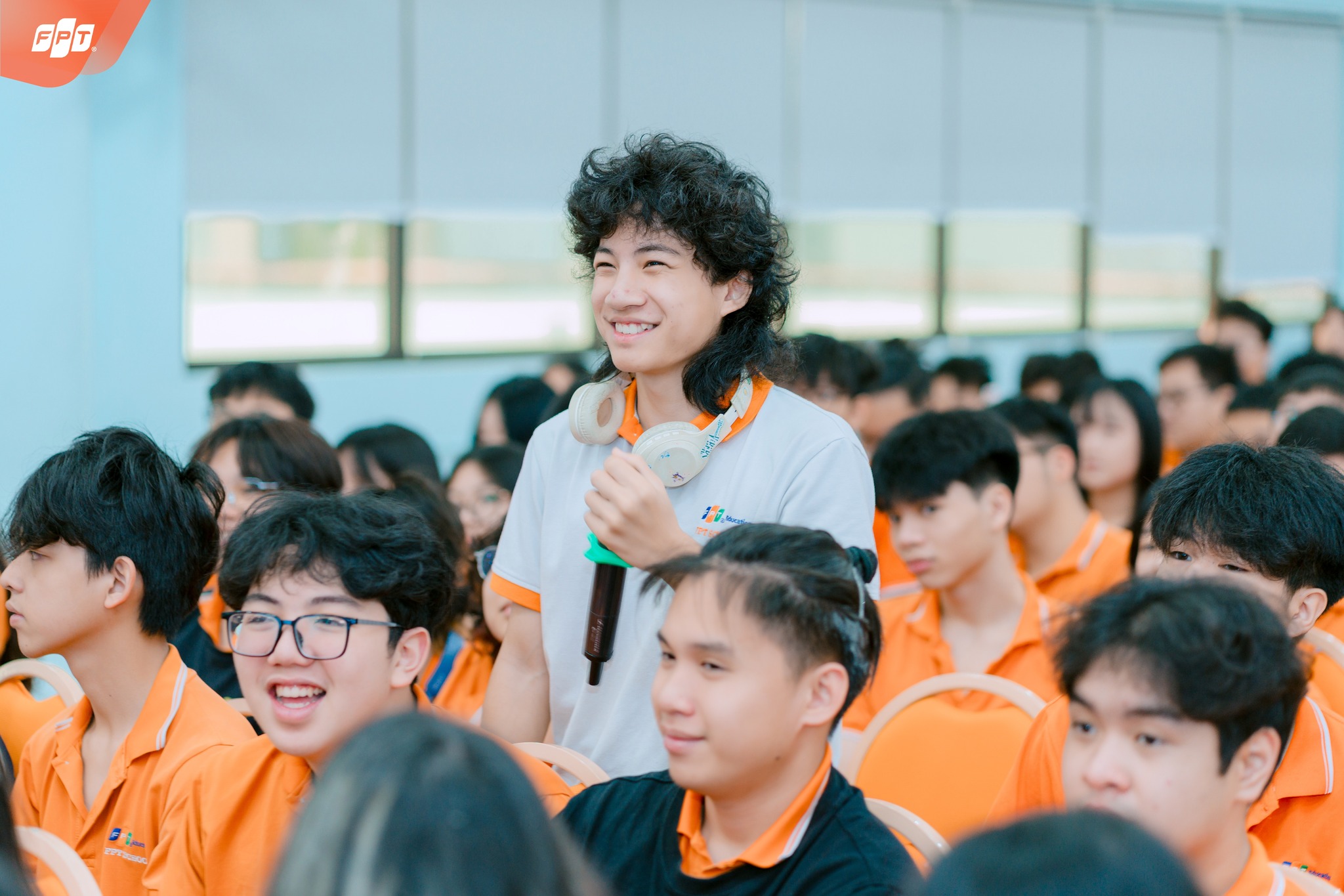 Chương trình tích hợp lớp 10 là gì? Lý do nên cho con theo học | FPT Schools