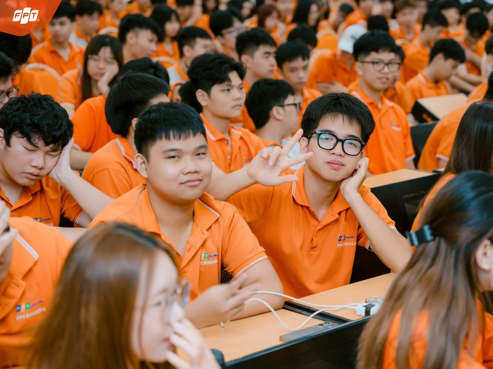 Bước 1: Nộp đơn xin chuyển trường cho trường nơi chuyển đến