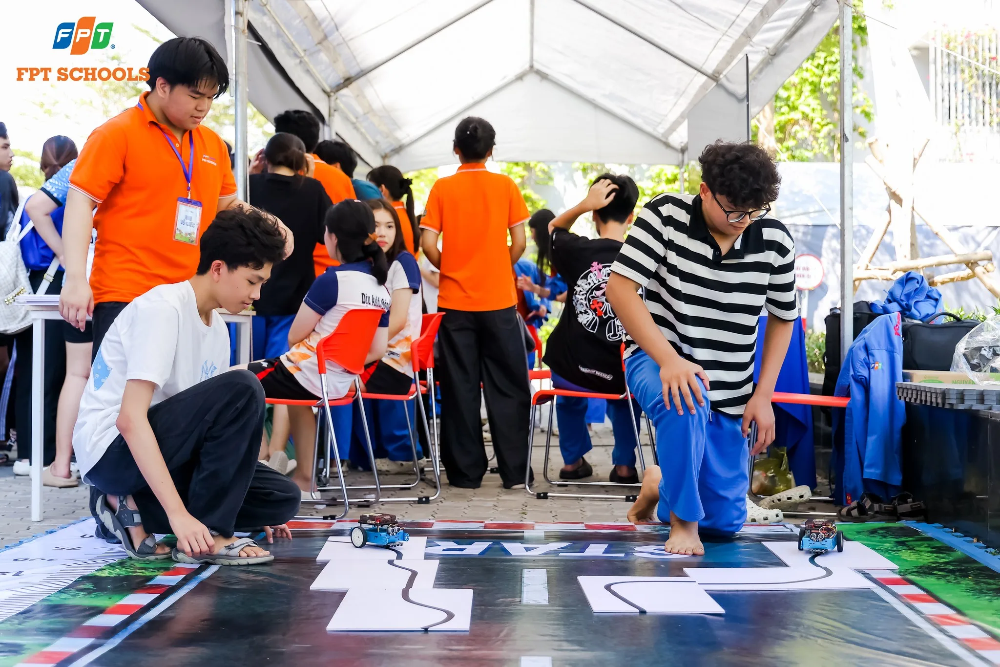 Tìm hiểu STEM tiểu học là gì? Phương pháp học tập hiện đại cho trẻ - FPT Education STEM tiểu học là gi