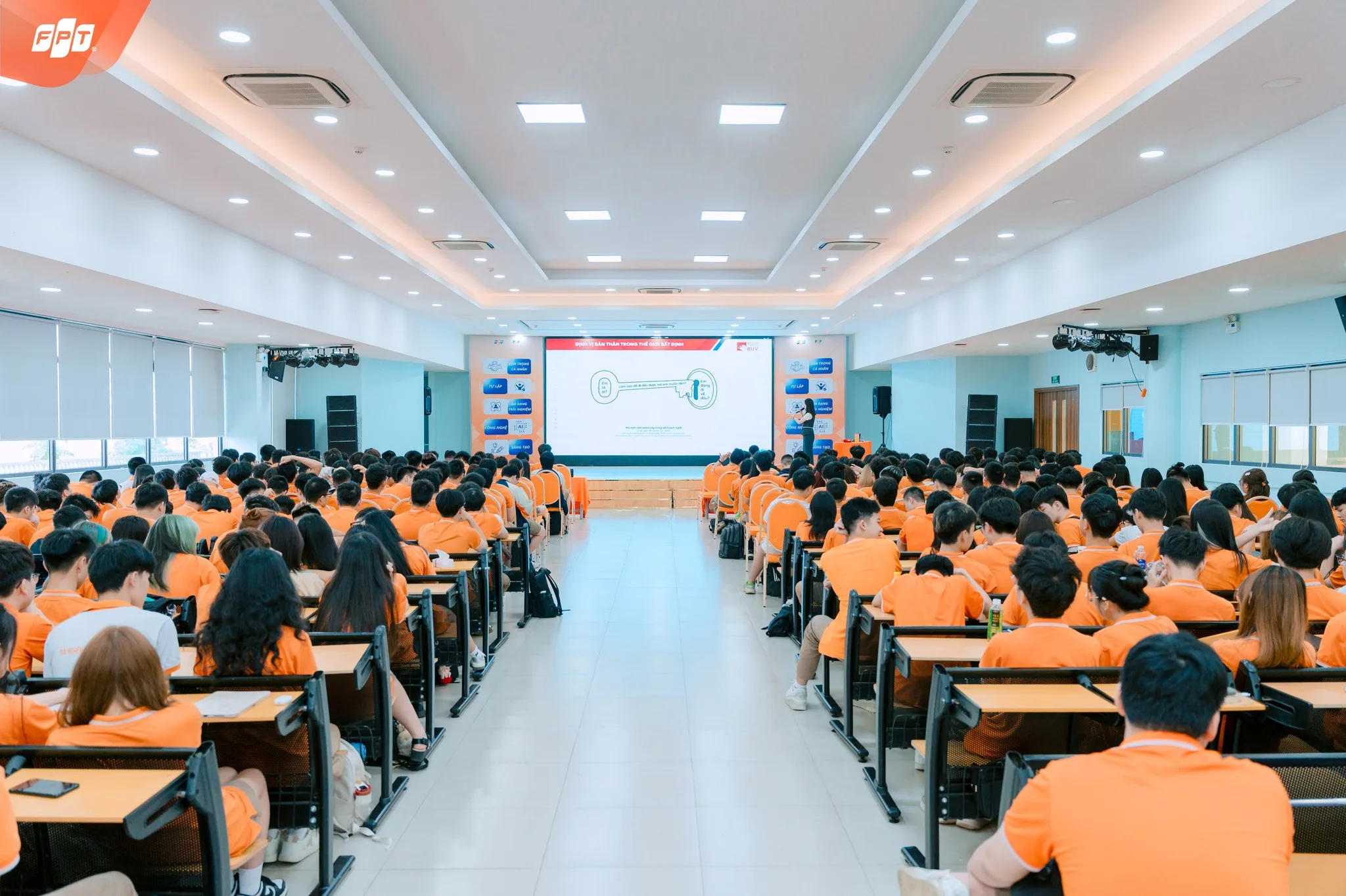 Bí quyết dạy con tuổi dậy thì hiệu quả - FPT Education dạy con tuổi dậy thì