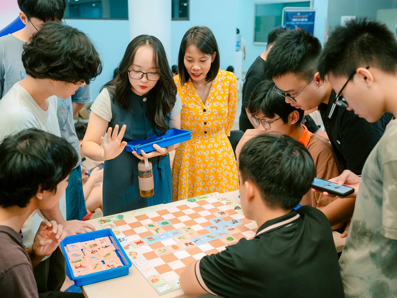 Những Thách Thức Và Giải Pháp Nuôi Dạy Con Trong Thời Đại Mới Cha Mẹ Cần Biết