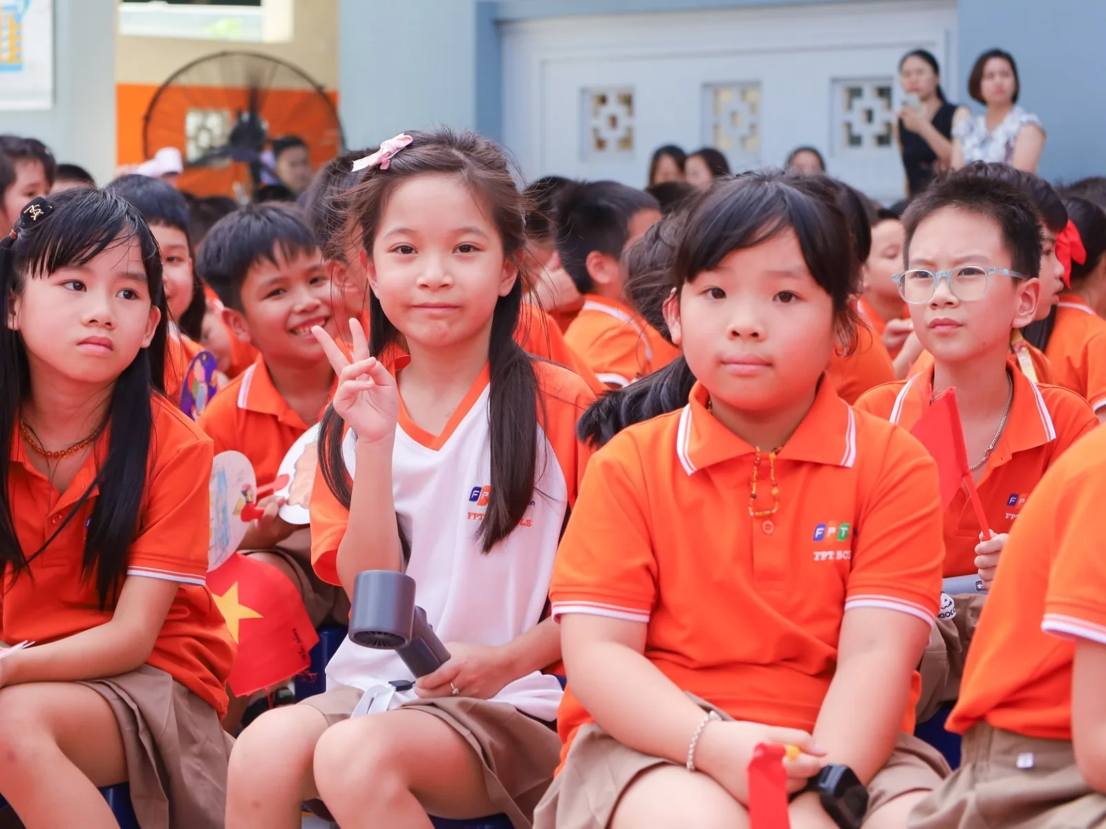 Những Thách Thức Và Giải Pháp Nuôi Dạy Con Trong Thời Đại Mới Cha Mẹ Cần Biết