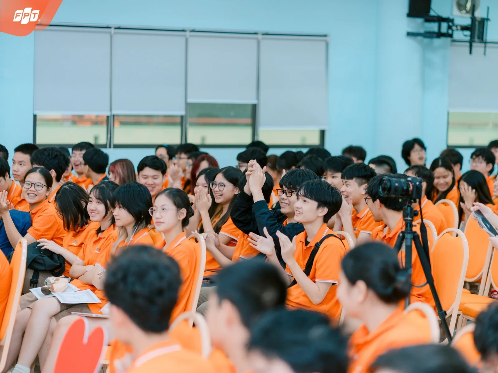 Kỹ năng kiểm soát cảm xúc và làm việc nhóm - giáo dục kỹ năng sống là gì