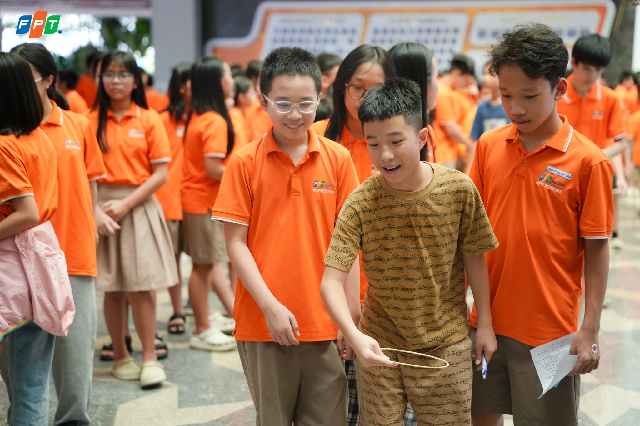 Làm Thế Nào Để Nâng Cao Hiệu Quả Giao Tiếp Giữa Cha Mẹ Và Con Cái Trong Gia Đình