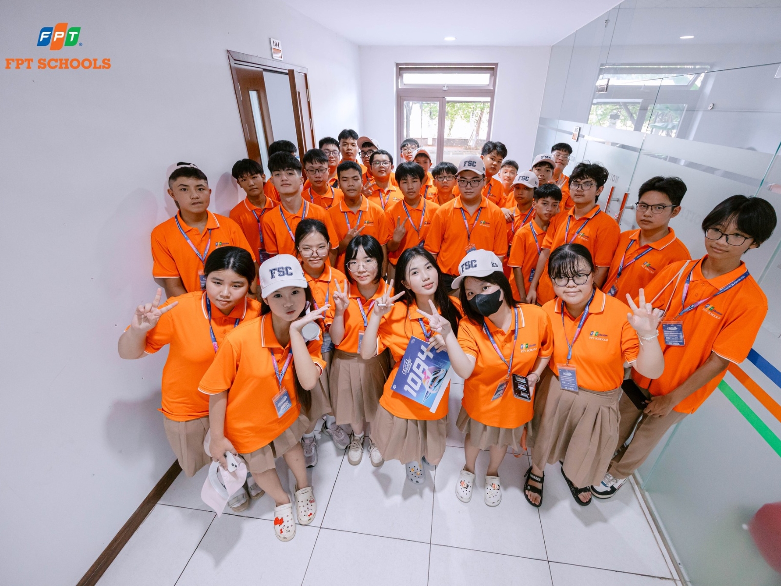 Học công nghệ thông tin ra làm nghề gì? Cơ hội việc làm rộng mở trong thời đại số - FPT Education Kỹ sư dữ liệu (Data Engineer) / Nhà phân tích dữ liệu (Data Analyst)