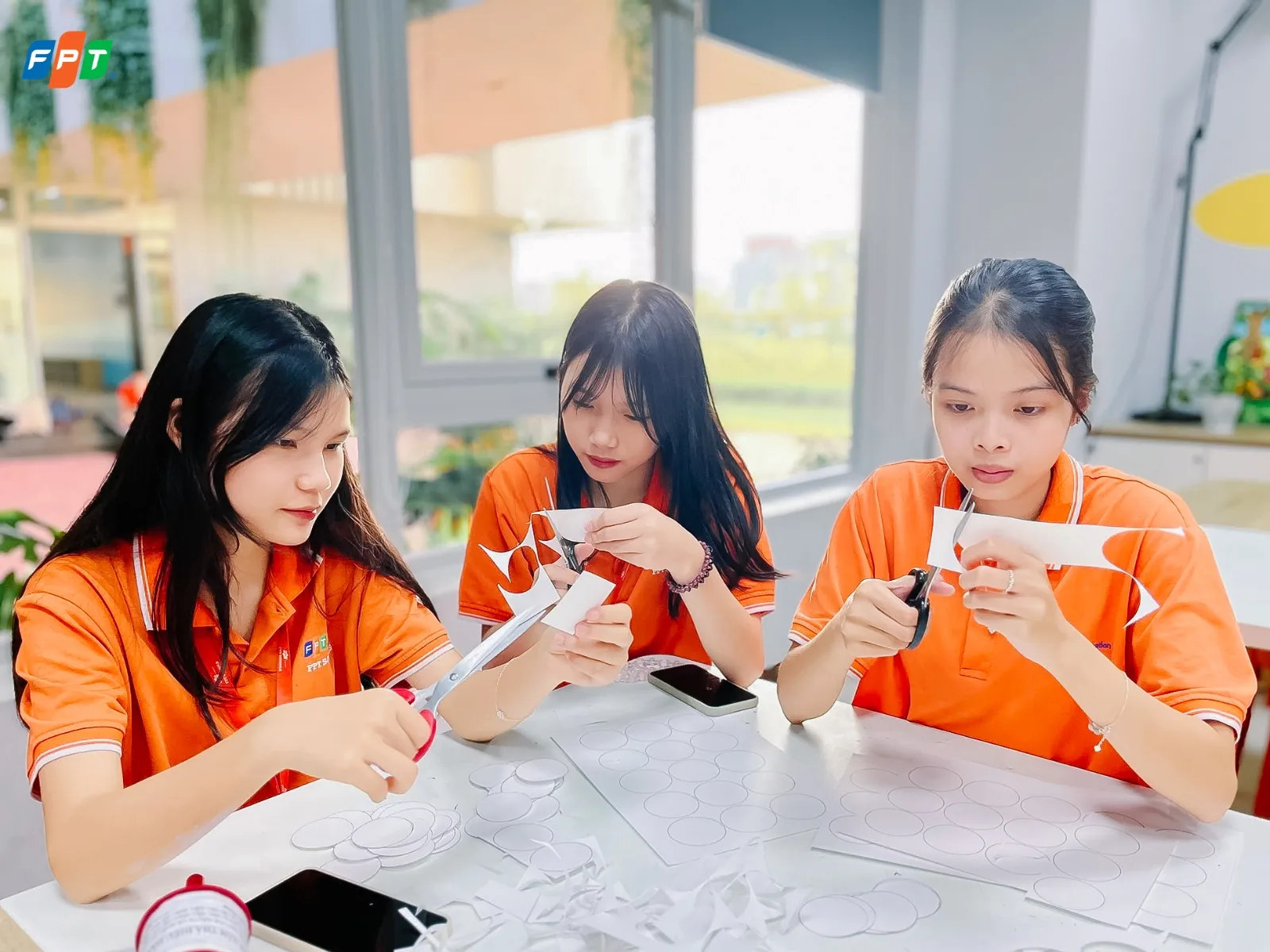 Khối học là gì? Những lưu ý khi chọn khối học - FPT Education Thư giãn, giữ tinh thần tích cực trong quá trình quyết định