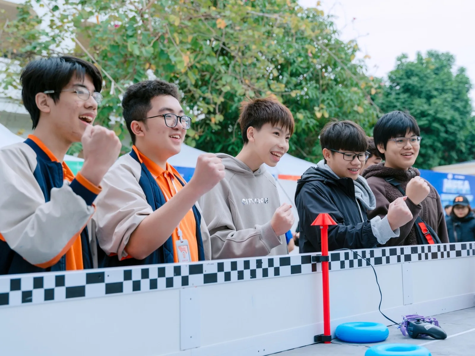 Khuyến khích các hoạt động ngoại khóa, thể thao và học tập bổ ích - Làm Sao Để Con Không Nghiện Game?