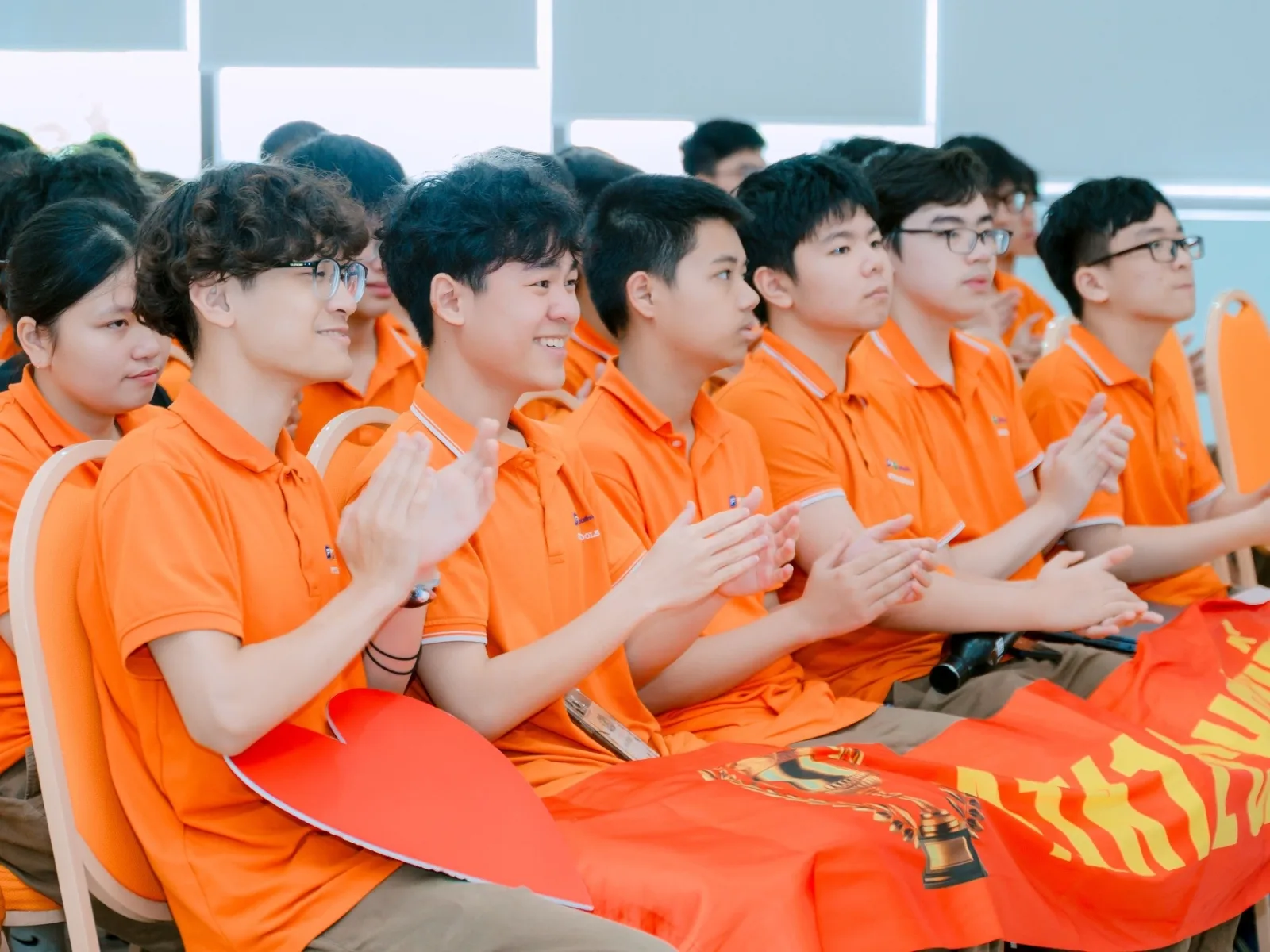 Xây dựng môi trường gia đình tích cực, giao tiếp mở và tin cậy - Làm Sao Để Con Không Nghiện Game?