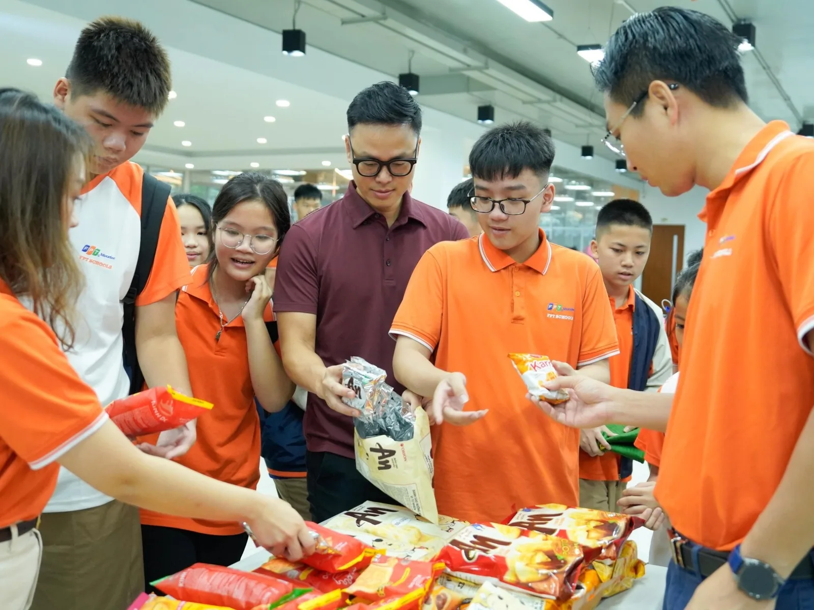 Làm Sao Để Con Không Nghiện Game Và Hình Thành Tư Duy Tích Cực Trong Thời Đại Số? | FPT Schools