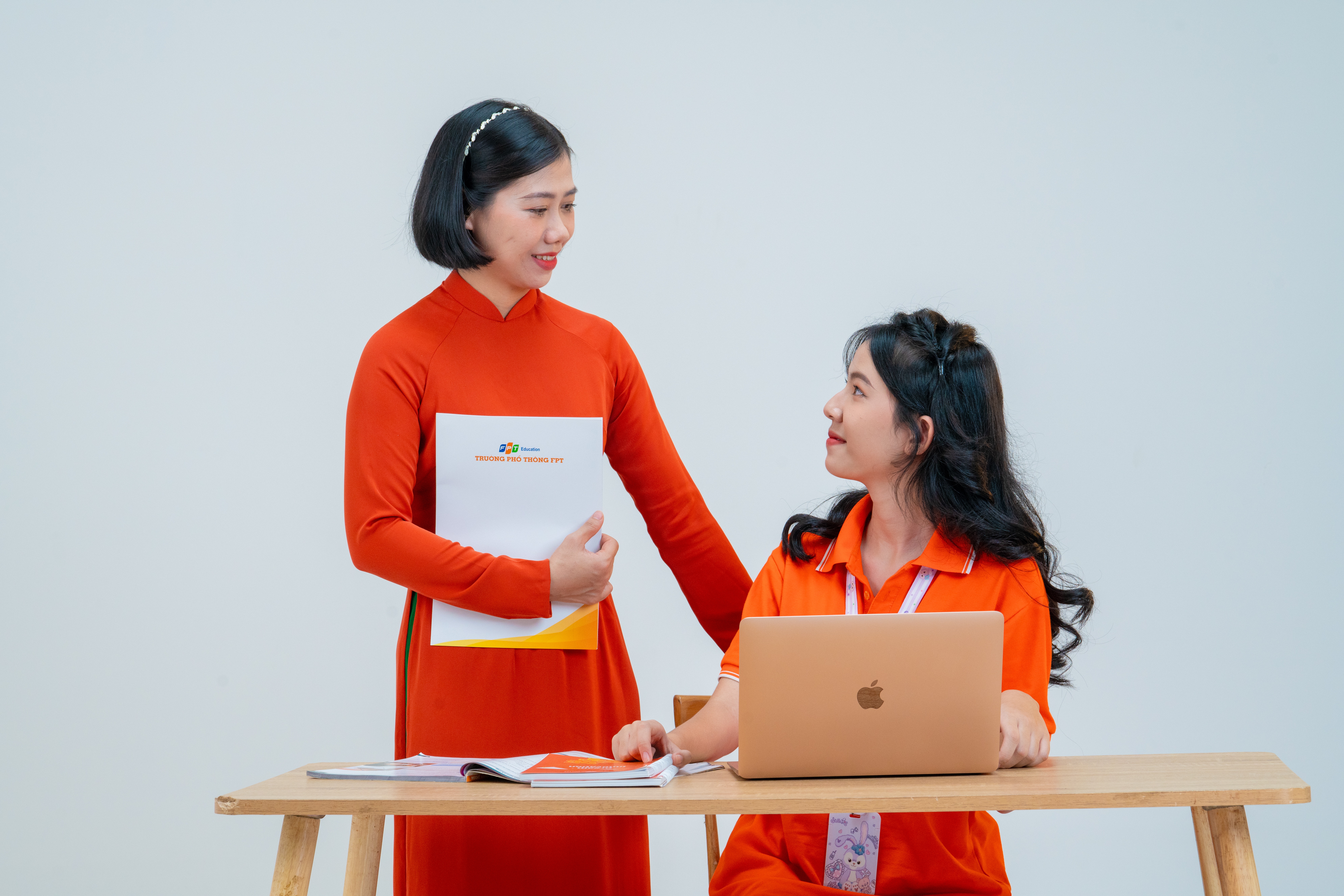 Làm Sao Để Đồng Hành Cùng Con Mà Không Kiểm Soát Hay Áp Đặt? | FPT Schools