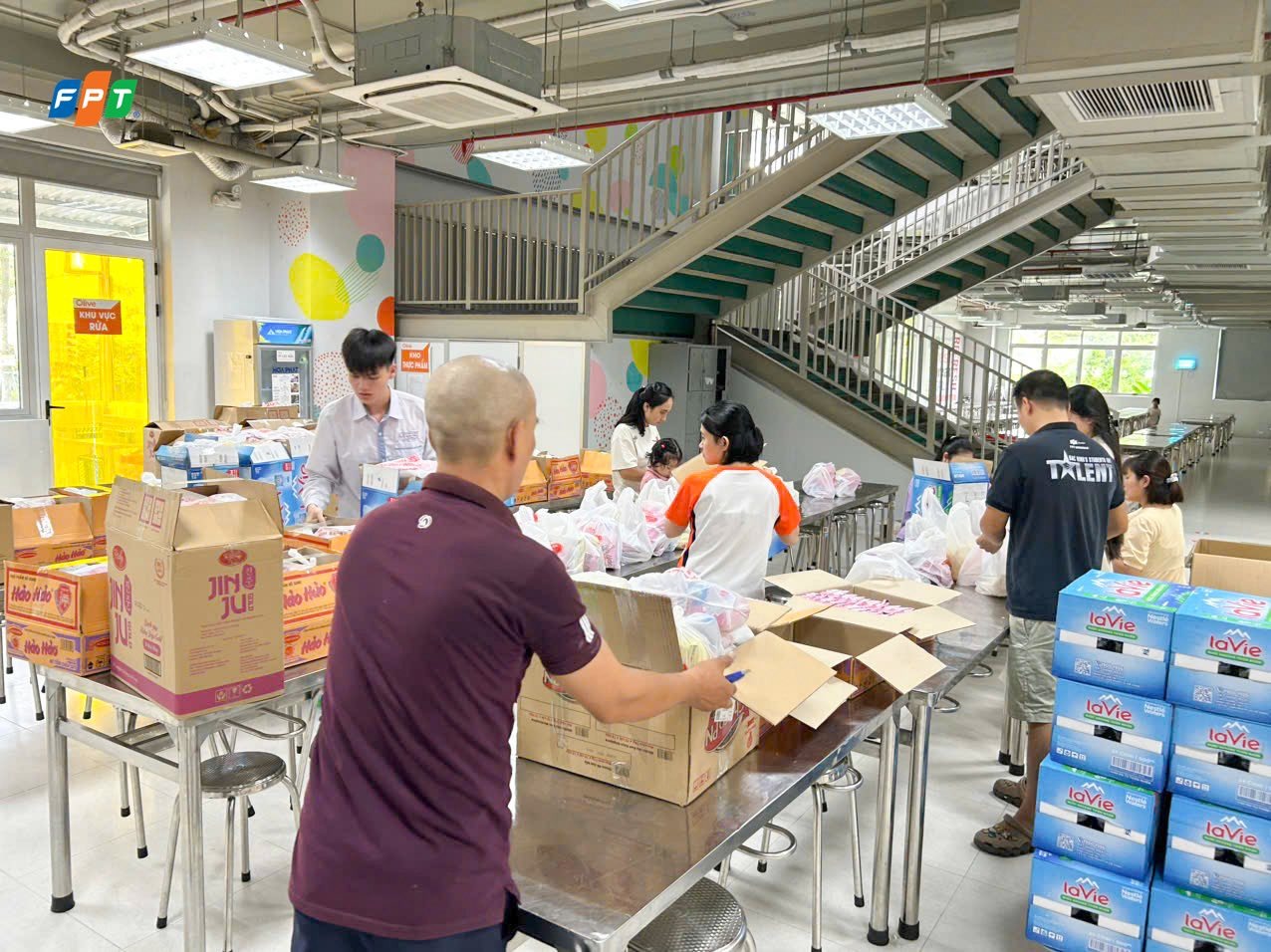 FPT School Bắc Ninh Lan Tỏa Yêu Thương, Hướng Về Đồng Bào Vùng Lũ - FPT Education FPT School Bắc Ninh Lan Tỏa Yêu Thương, Hướng Về Đồng Bào Vùng Lũ