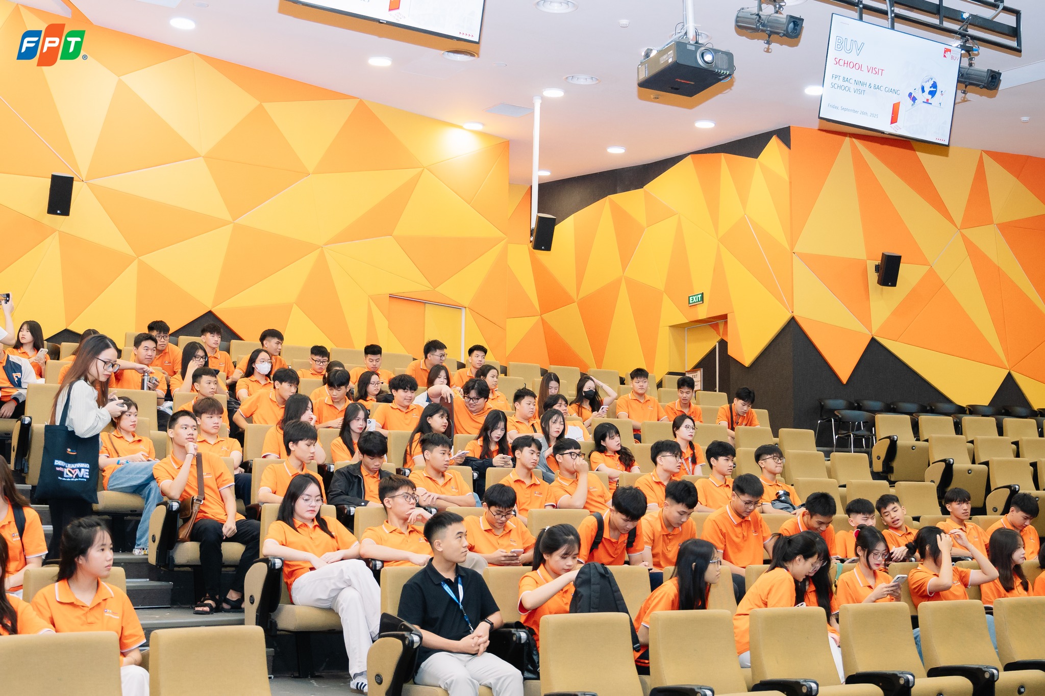 Fschoolers Bắc Giang Khối 11 Và 12 Trải Nghiệm Một Ngày Làm Sinh Viên BUV - FPT Education Fschoolers Bắc Giang Khối 11 Và 12 Trải Nghiệm Một Ngày Làm Sinh Viên BUV