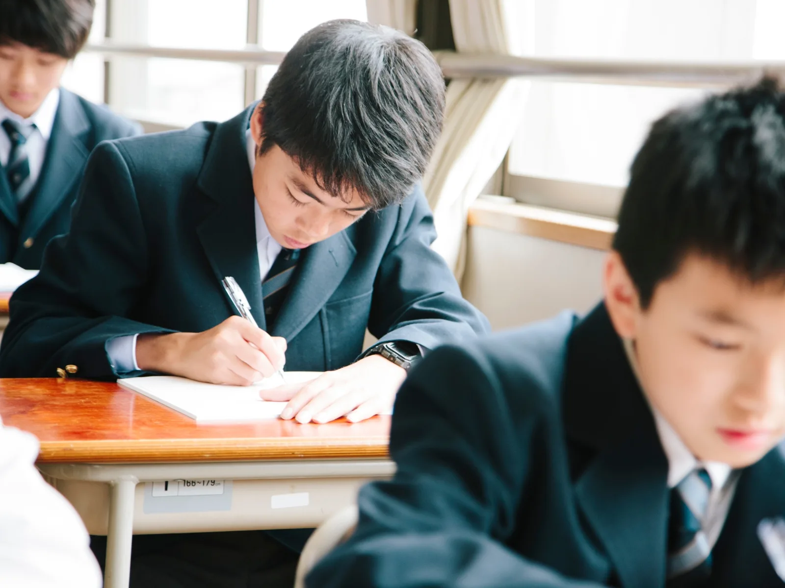 Nam bao nhiêu tuổi hết tuổi dậy thì? Giải đáp chi tiết về giai đoạn phát triển thể chất | FPT Schools