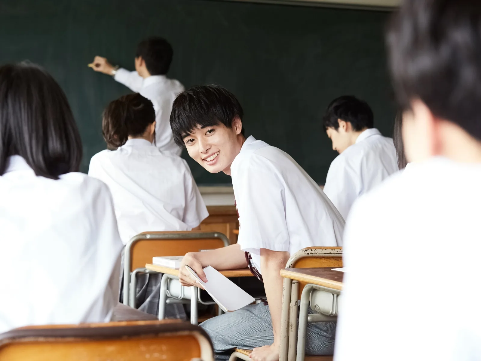 Nam bao nhiêu tuổi hết tuổi dậy thì? Giải đáp chi tiết về giai đoạn phát triển thể chất - FPT Education Giai đoạn trưởng thành về thể chất (sau 17 tuổi trở đi)