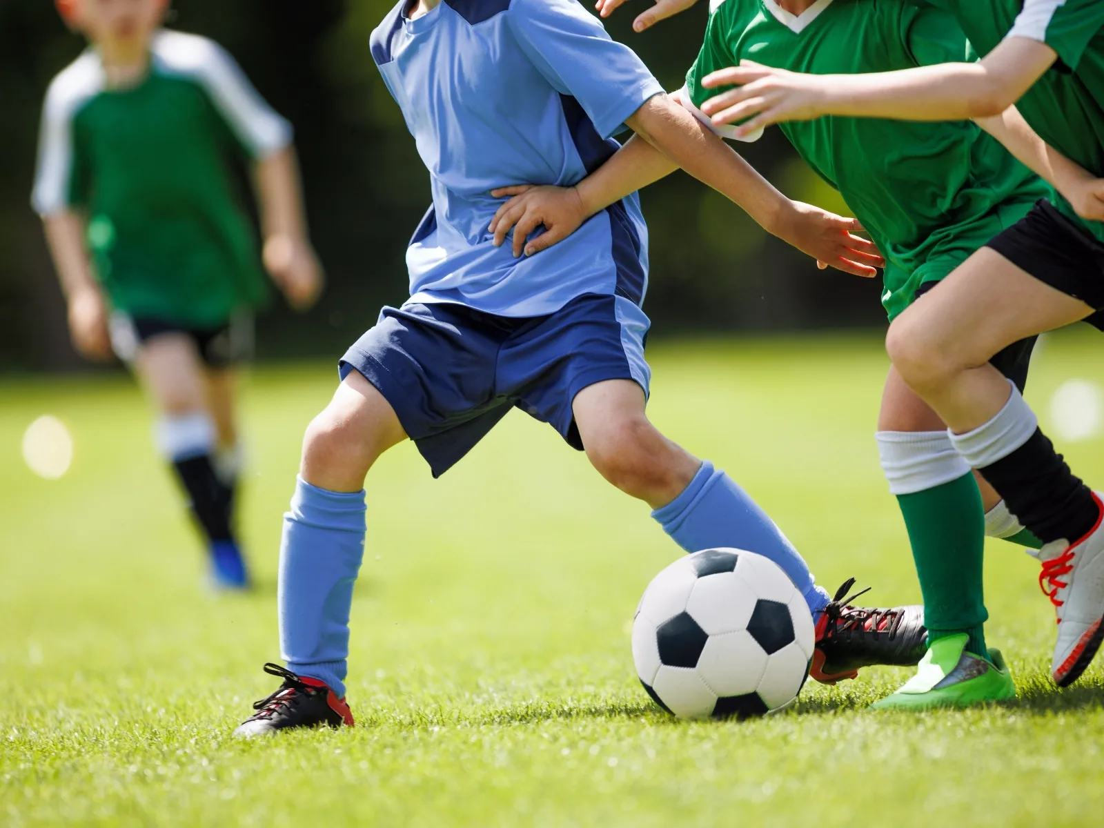 Nam bao nhiêu tuổi hết tuổi dậy thì? Giải đáp chi tiết về giai đoạn phát triển thể chất - FPT Education Thay đổi về cơ bắp, giọng nói và đặc điểm sinh lý khác