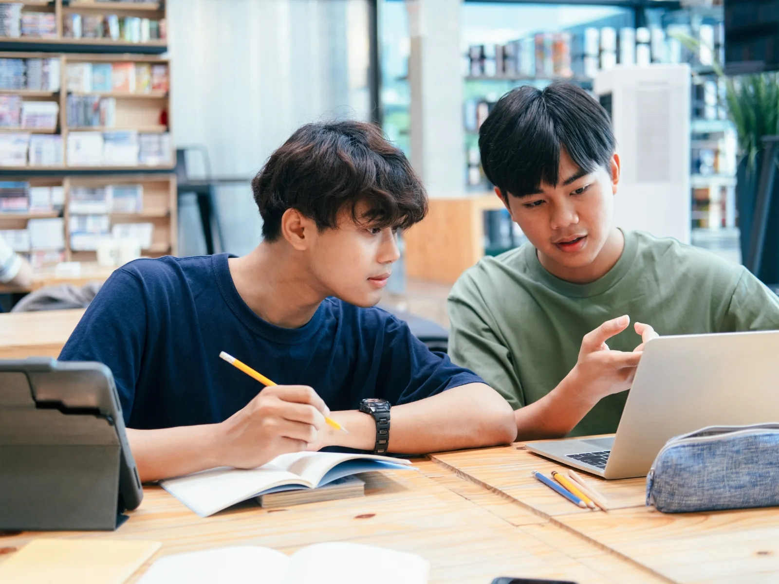 Nam bao nhiêu tuổi hết tuổi dậy thì? Giải đáp chi tiết về giai đoạn phát triển thể chất - FPT Education Chế độ dinh dưỡng hợp lý phù hợp với từng giai đoạn