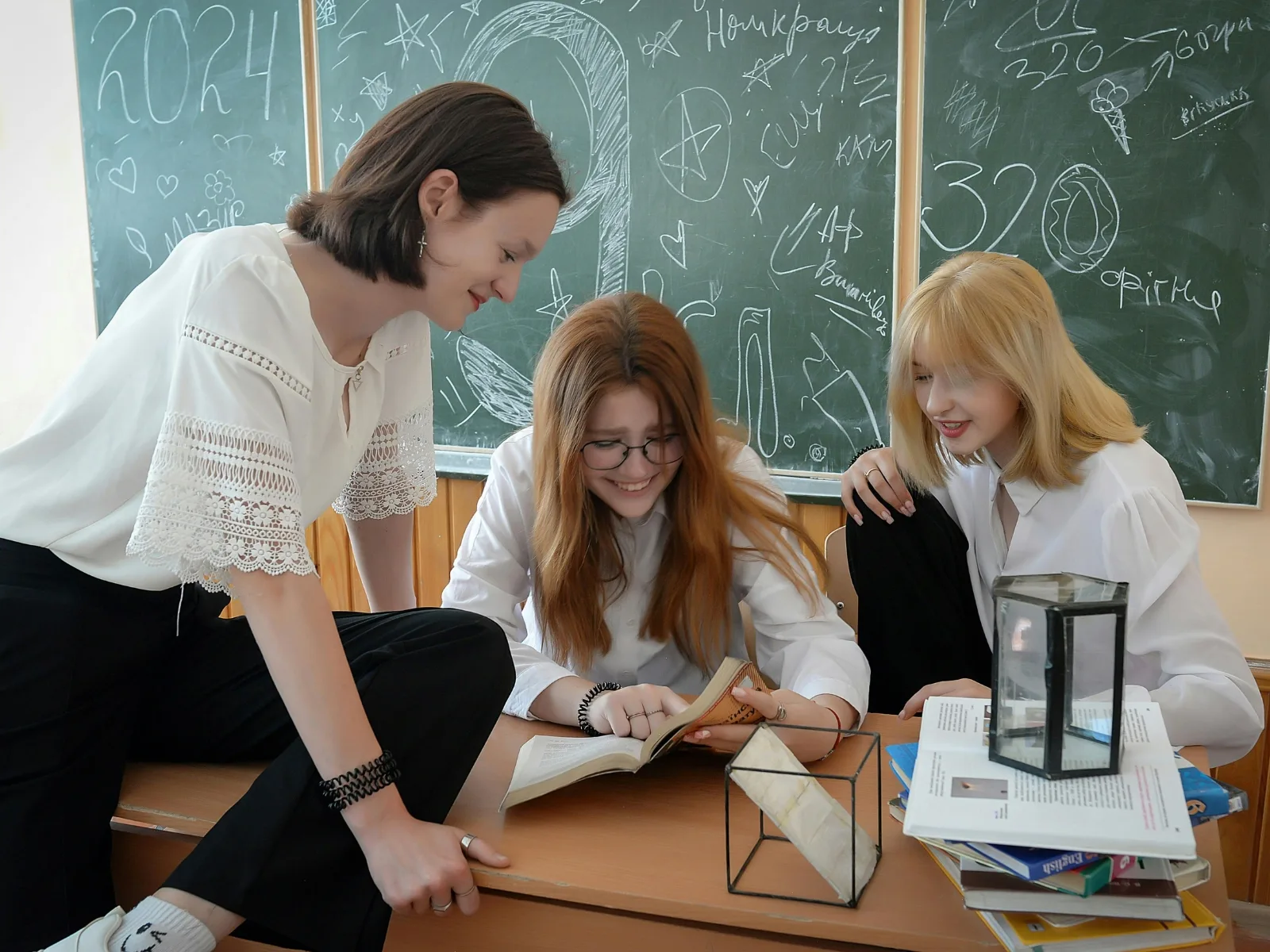 Nữ bao nhiêu tuổi hết dậy thì? Dấu hiệu nhận biết và thời điểm phát triển toàn diện | FPT Schools