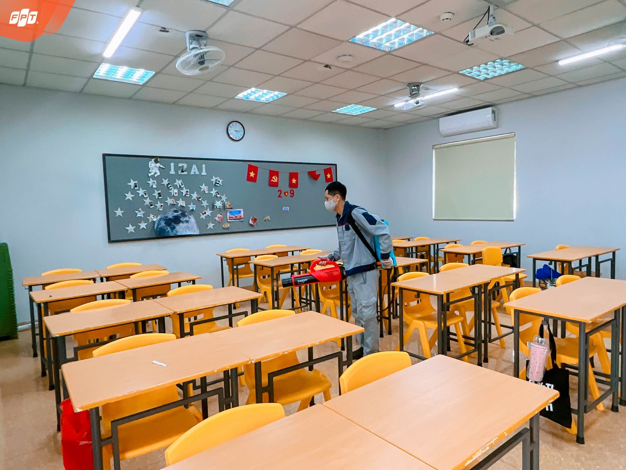 FPT Schools Đồng Loạt Phun Khử Khuẩn Sau Mưa Bão, Đảm Bảo An Toàn Cho Học Sinh Trở Lại Trường - FPT Education FPT Schools Đồng Loạt Phun Khử Khuẩn Sau Mưa Bão, Đảm Bảo An Toàn Cho Học Sinh Trở Lại Trường
