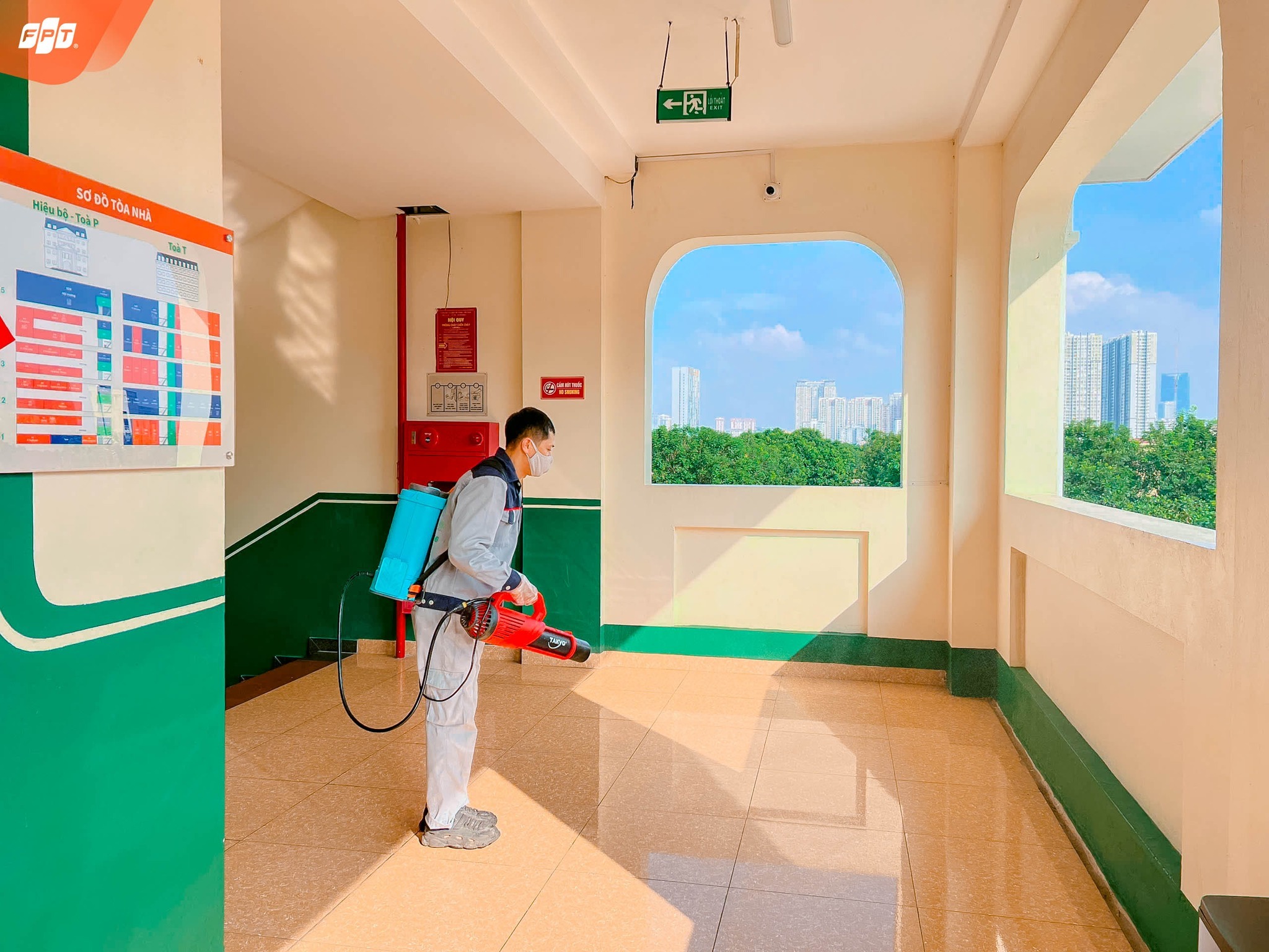 FPT Schools Đồng Loạt Phun Khử Khuẩn Sau Mưa Bão, Đảm Bảo An Toàn Cho Học Sinh Trở Lại Trường - FPT Education FPT Schools Đồng Loạt Phun Khử Khuẩn Sau Mưa Bão, Đảm Bảo An Toàn Cho Học Sinh Trở Lại Trường