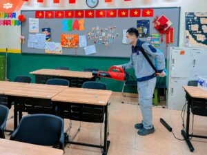 FPT Schools Đồng Loạt Phun Khử Khuẩn Sau Mưa Bão, Đảm Bảo An Toàn Cho Học Sinh Trở Lại Trường - FPT Education FPT Schools Đồng Loạt Phun Khử Khuẩn Sau Mưa Bão, Đảm Bảo An Toàn Cho Học Sinh Trở Lại Trường