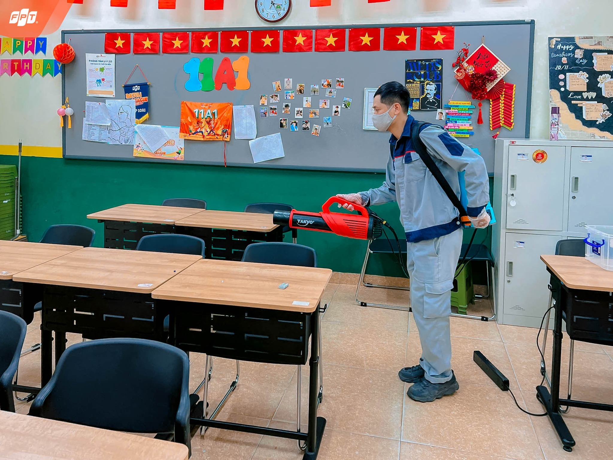 FPT Schools Đồng Loạt Phun Khử Khuẩn Sau Mưa Bão, Đảm Bảo An Toàn Cho Học Sinh Trở Lại Trường - FPT Education FPT Schools Đồng Loạt Phun Khử Khuẩn Sau Mưa Bão, Đảm Bảo An Toàn Cho Học Sinh Trở Lại Trường