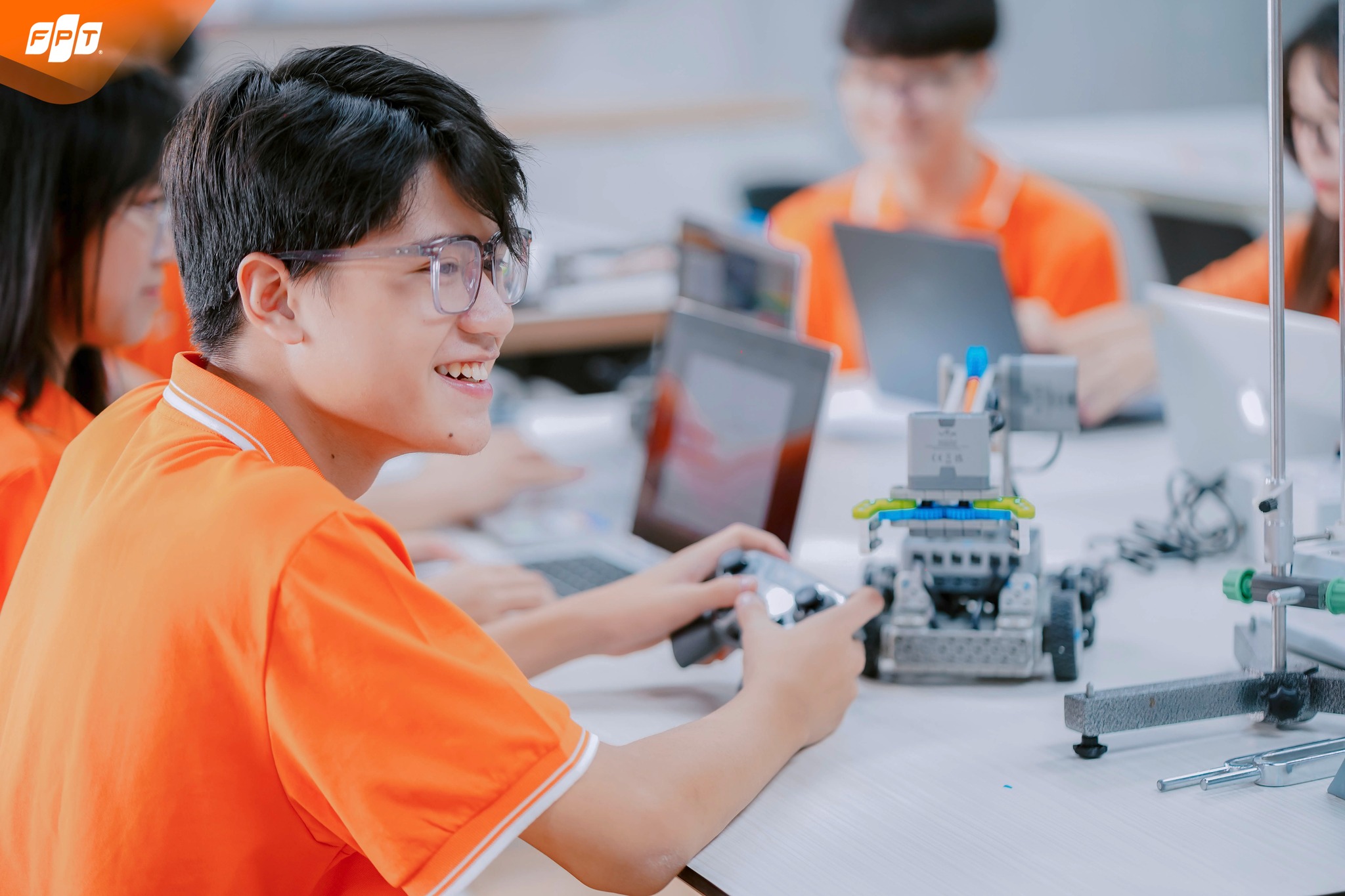 Lợi Ích Vượt Trội Của Phương Pháp Montessori Trong Phát Triển Toàn Diện Cho Trẻ - FPT Education Lợi Ích Vượt Trội Của Phương Pháp Montessori Trong Phát Triển Toàn Diện Cho Trẻ