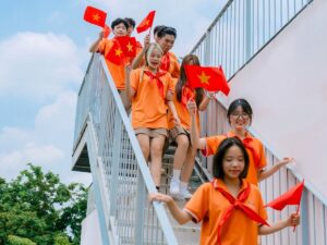 Cách rèn luyện sự tự tin cho trẻ tiểu học hiệu quả | FPT Schools