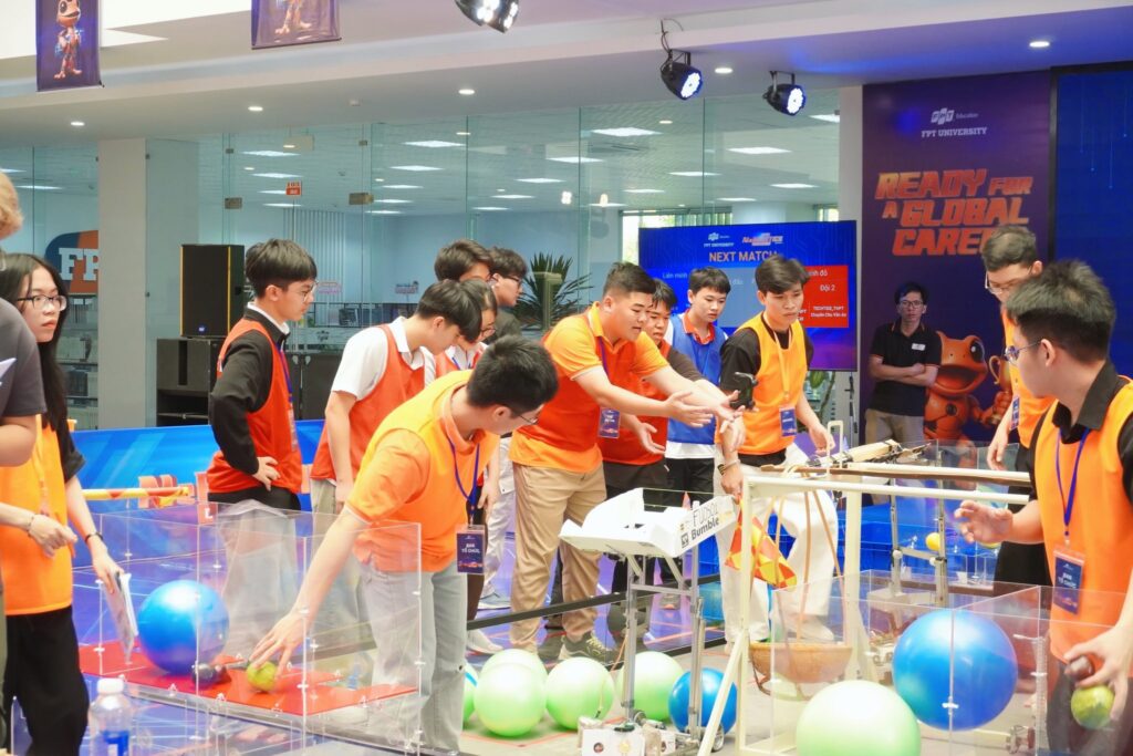 Mối Quan Hệ Giữa Robot Và Trí tuệ Nhân tạo - FPT Education robot và trí tuệ nhân tạo