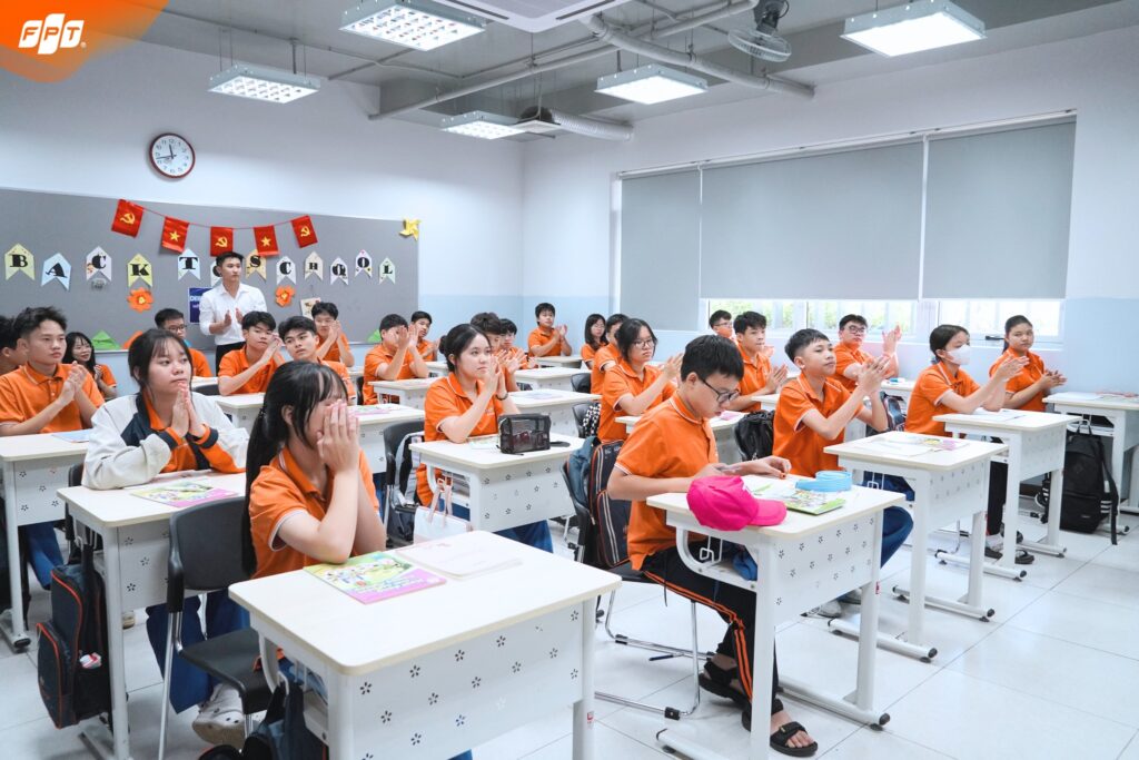 Cha mẹ cùng con đọc sách phát triển tư duy tích cực