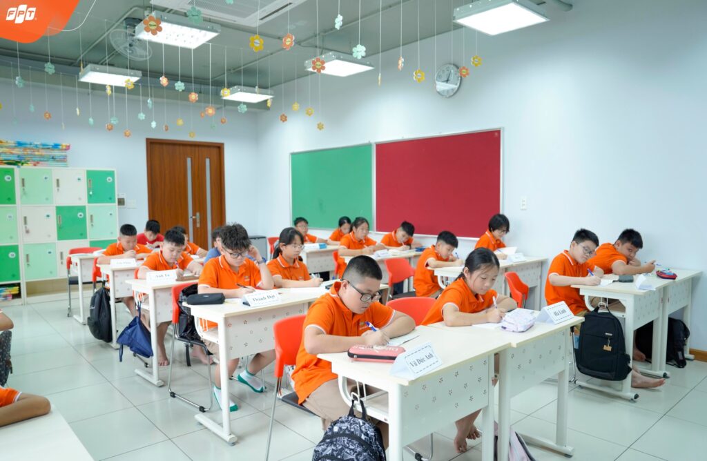 gười trẻ đọc sách hay về cuộc sống đọc online và cảm thấy được truyền cảm hứng sống tích cực