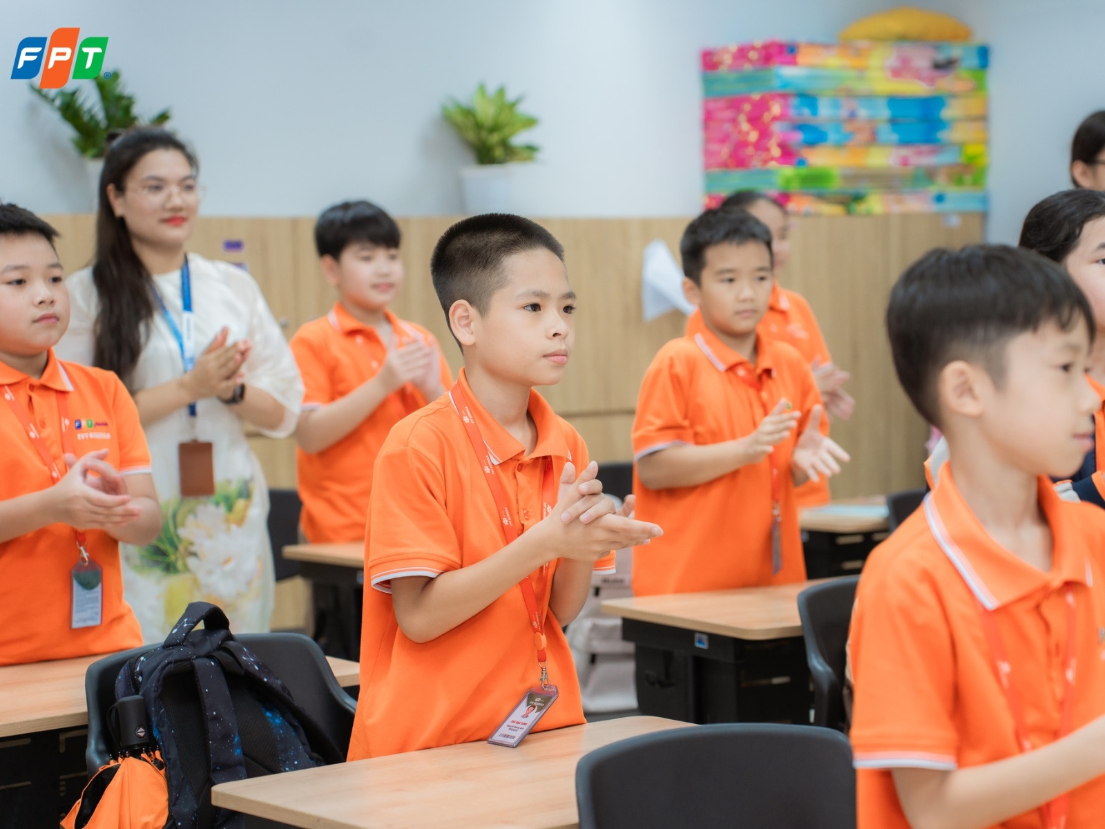 Trẻ bị tăng động có biểu hiện gì? 6 dấu hiệu nhận biết sớm - FPT Education Bệnh tăng động ở trẻ em là gì?