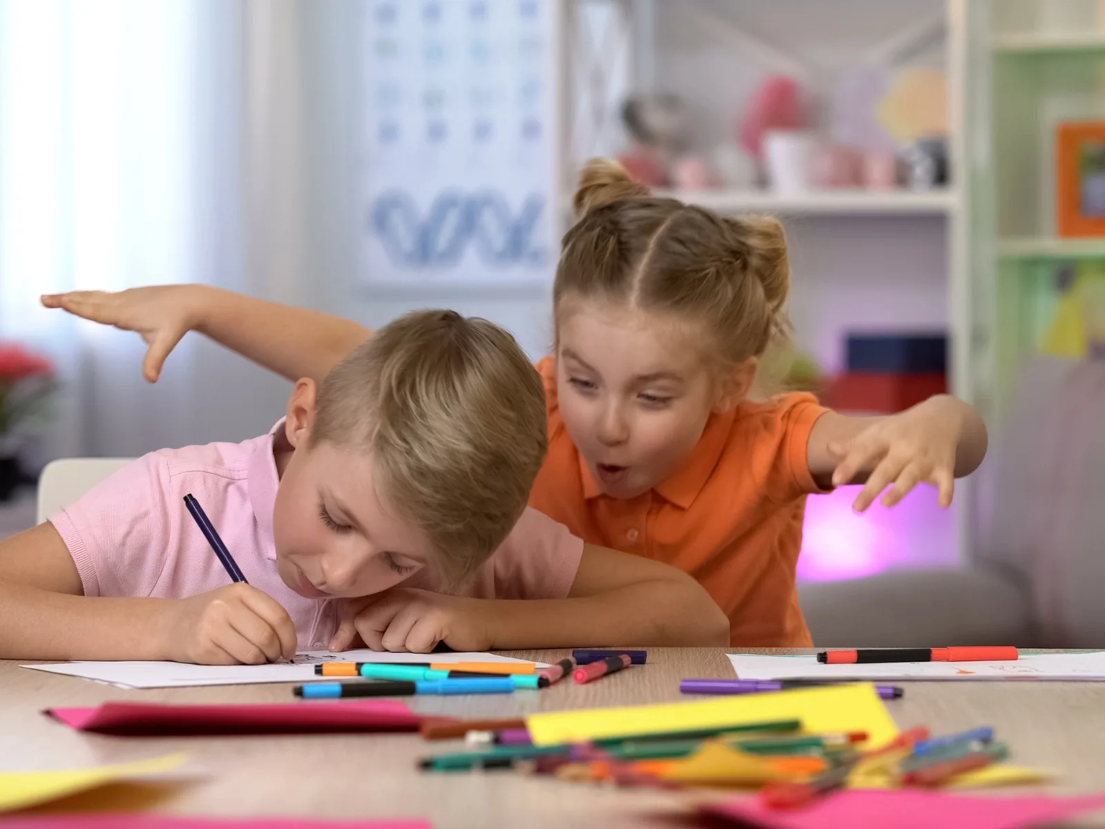 Trẻ bị tăng động có biểu hiện gì? 6 dấu hiệu nhận biết sớm | FPT Schools