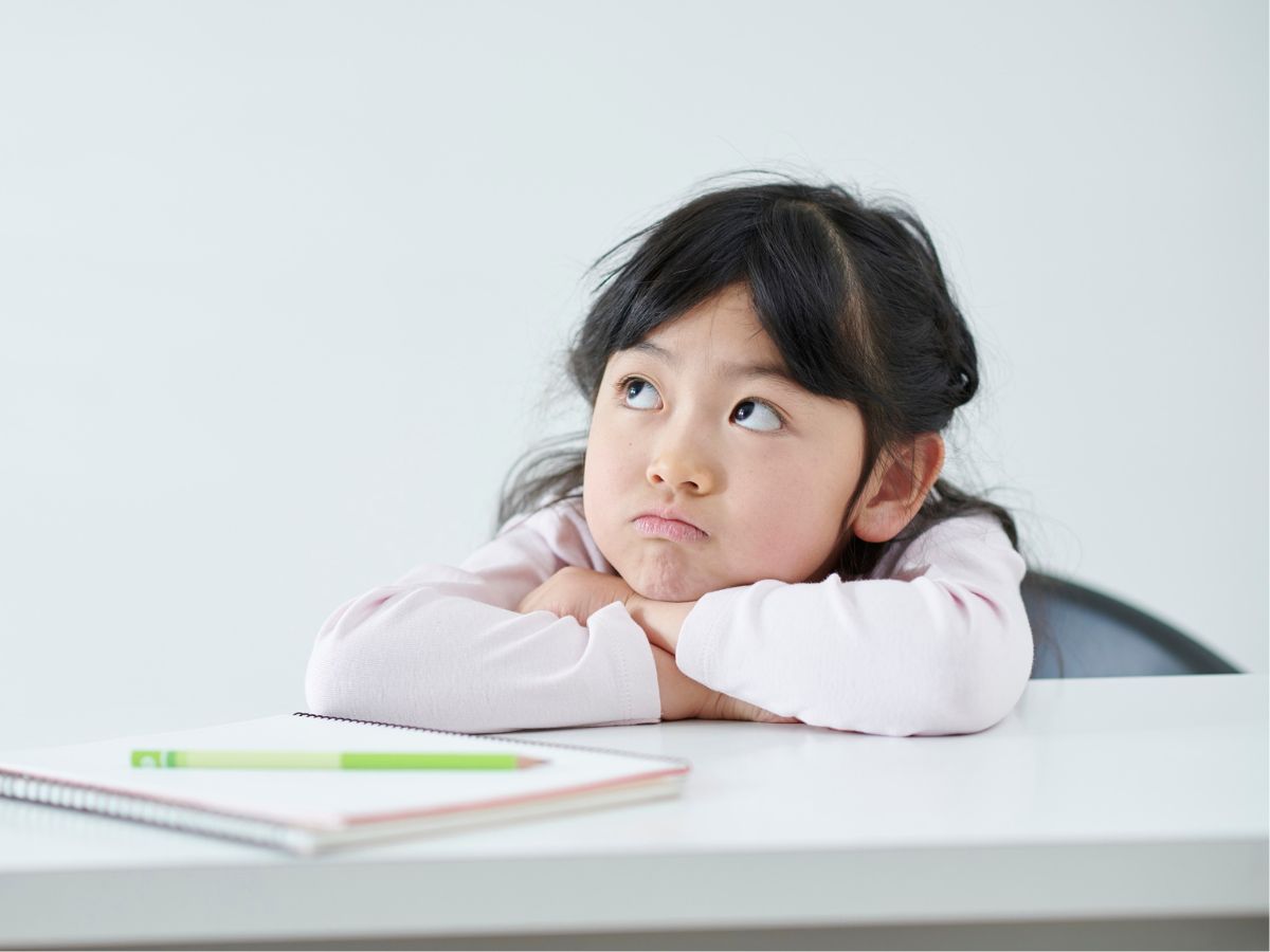 trẻ thiếu tập trung khi học