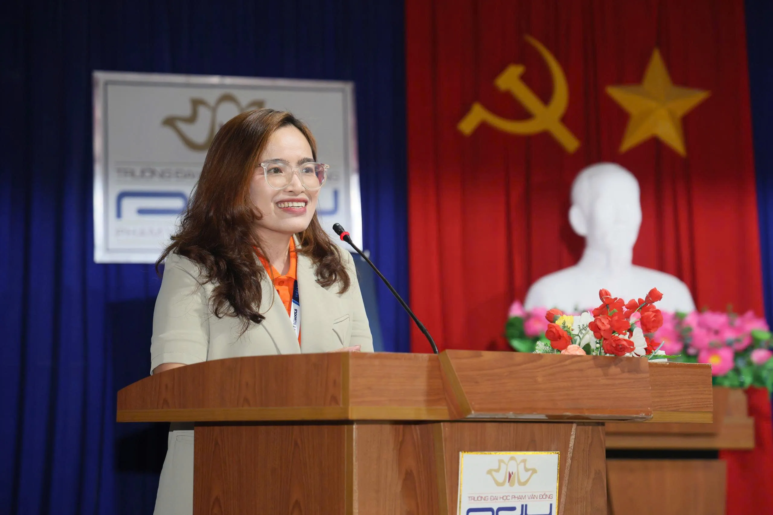 Thầy cô THPT FPT chia sẻ kinh nghiệm thực tiễn ứng dụng Gen AI vào hoạt động giáo dục cho sinh viên sư phạm Đại học Phạm Văn Đồng | FPT Schools