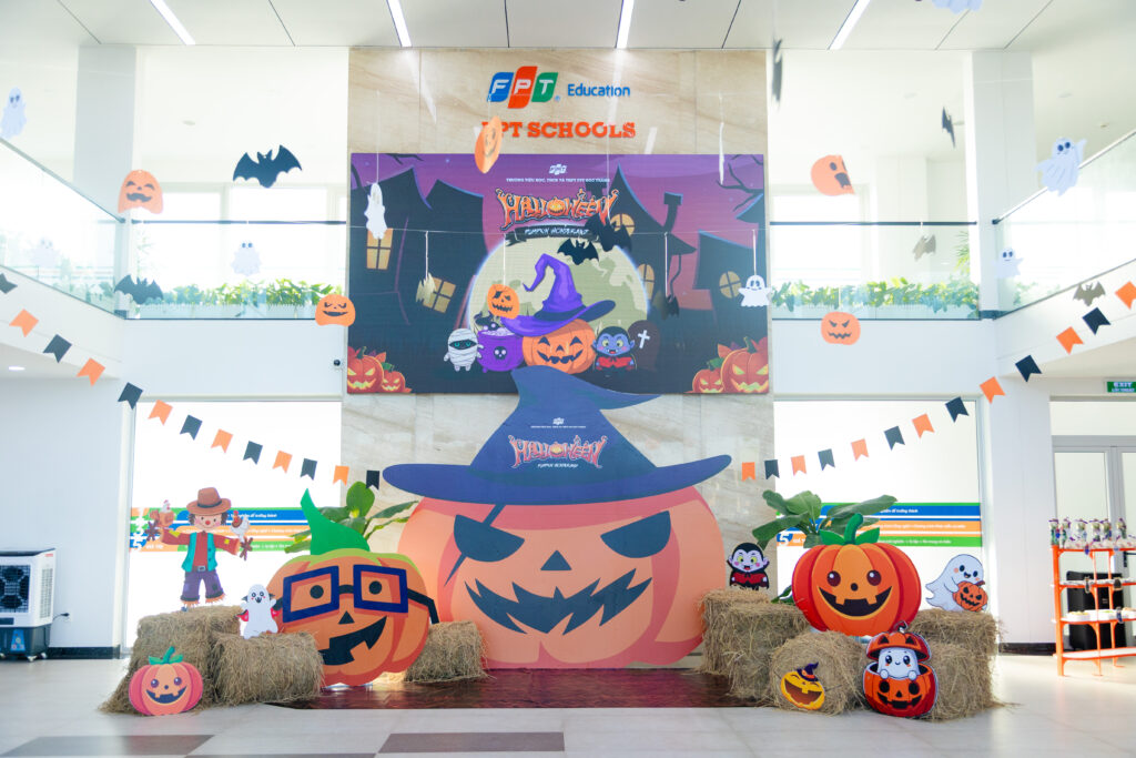 “Vương quốc Bí Ngô” rực rỡ chào đón các FSchoolers