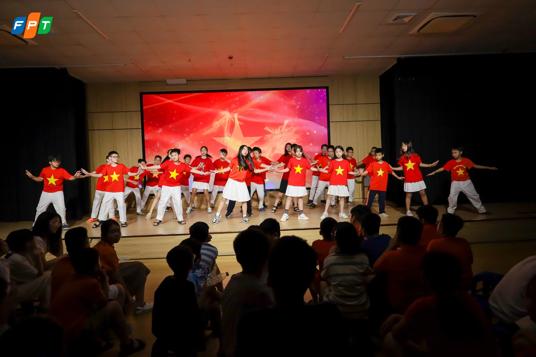 5 Cách Rèn Luyện Tự Tin Cho Trẻ Hiệu Quả Giúp Con Thể Hiện Bản Thân - FPT Education cách rèn luyện tự tin cho trẻ