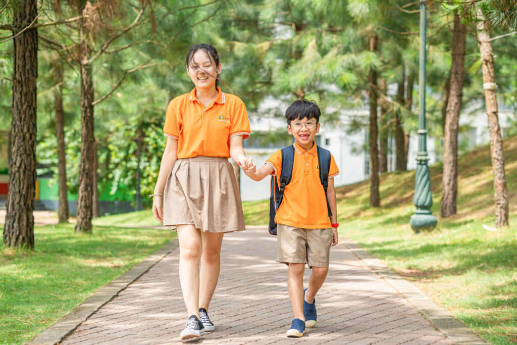 Tự tin là gì? Hiểu đúng để phát triển bản thân - FPT Education Các biểu hiện của tự tin và thiếu tự tin