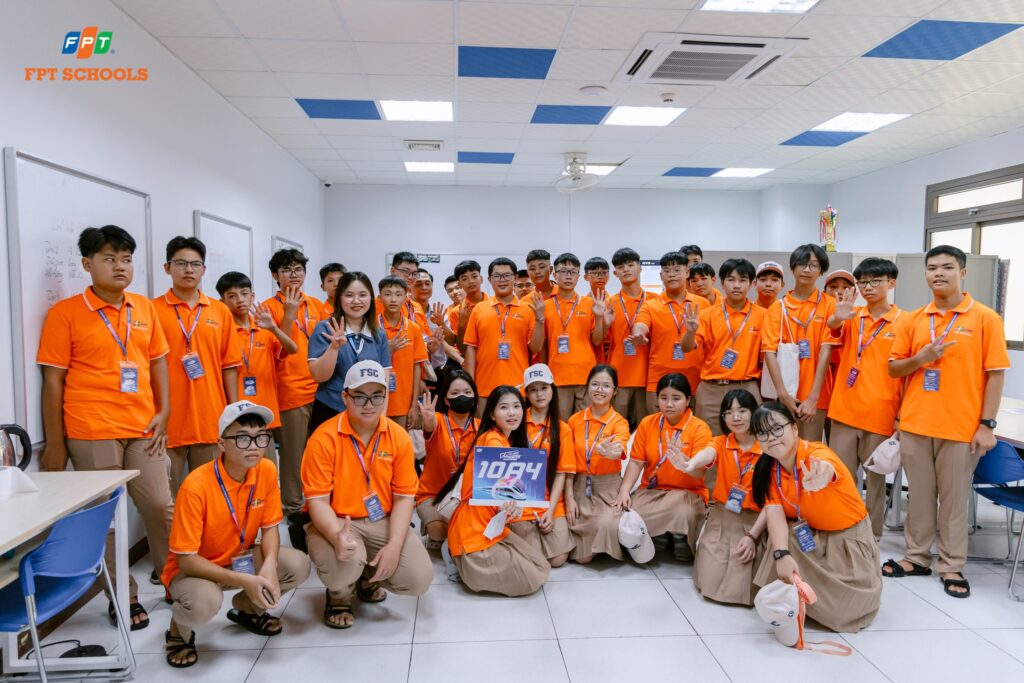 Đồng cảm là gì? Ý nghĩa và cách rèn luyện khả năng đồng cảm - FPT Education Các yếu tố ảnh hưởng đến khả năng đồng cảm