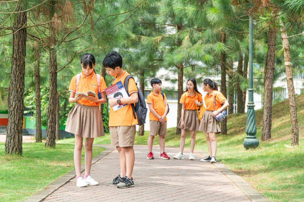 Tự tin là gì? Hiểu đúng để phát triển bản thân - FPT Education Chấp nhận tiêu cực và thất bại