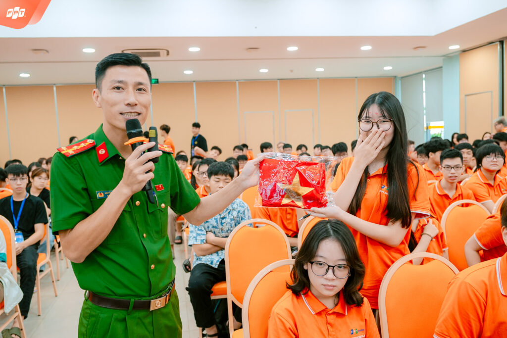 Đặt ra các phần thưởng nhỏ để thúc đẩy quá trình học