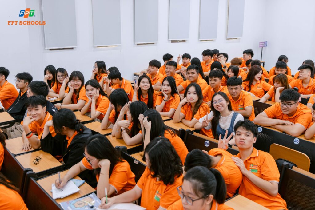 Đồng cảm là gì? Ý nghĩa và cách rèn luyện khả năng đồng cảm - FPT Education Đồng cảm giúp xây dựng mối quan hệ gắn bó