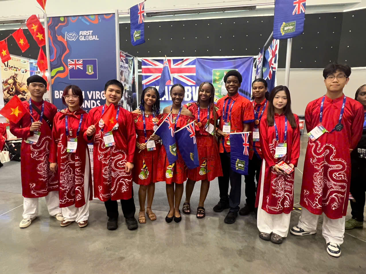 Vượt qua 190 quốc gia, học sinh FPT giành huy chương bạc cuộc thi Robotics quốc tế | FPT Schools