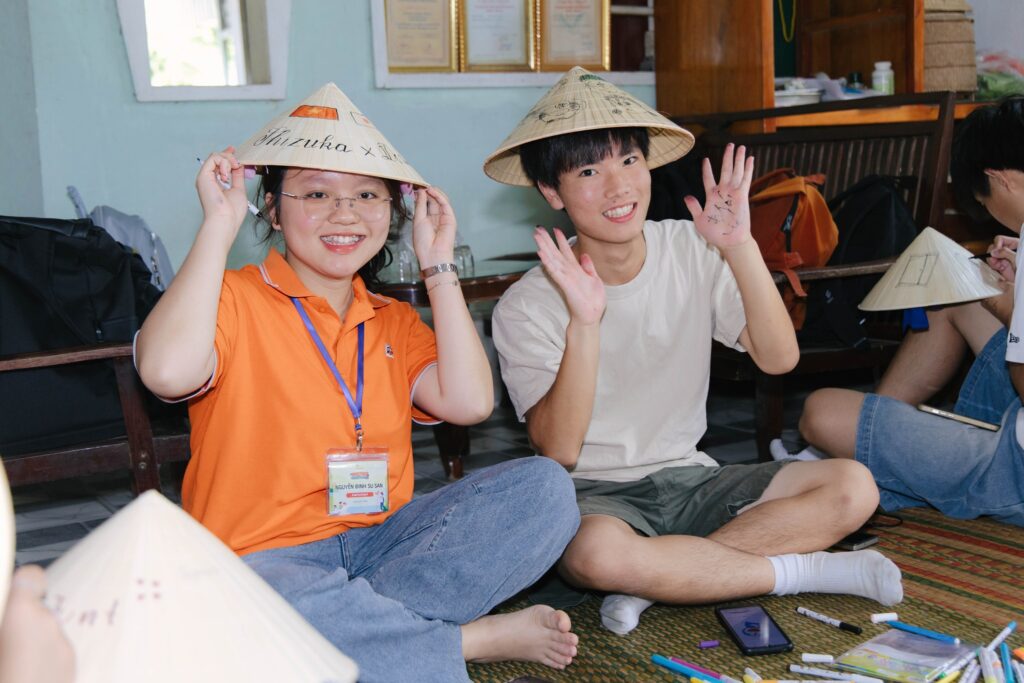 Tình yêu tuổi học trò là gì? Đặc điểm và ý nghĩa với học sinh - FPT Education Khó kiểm soát cảm xúc