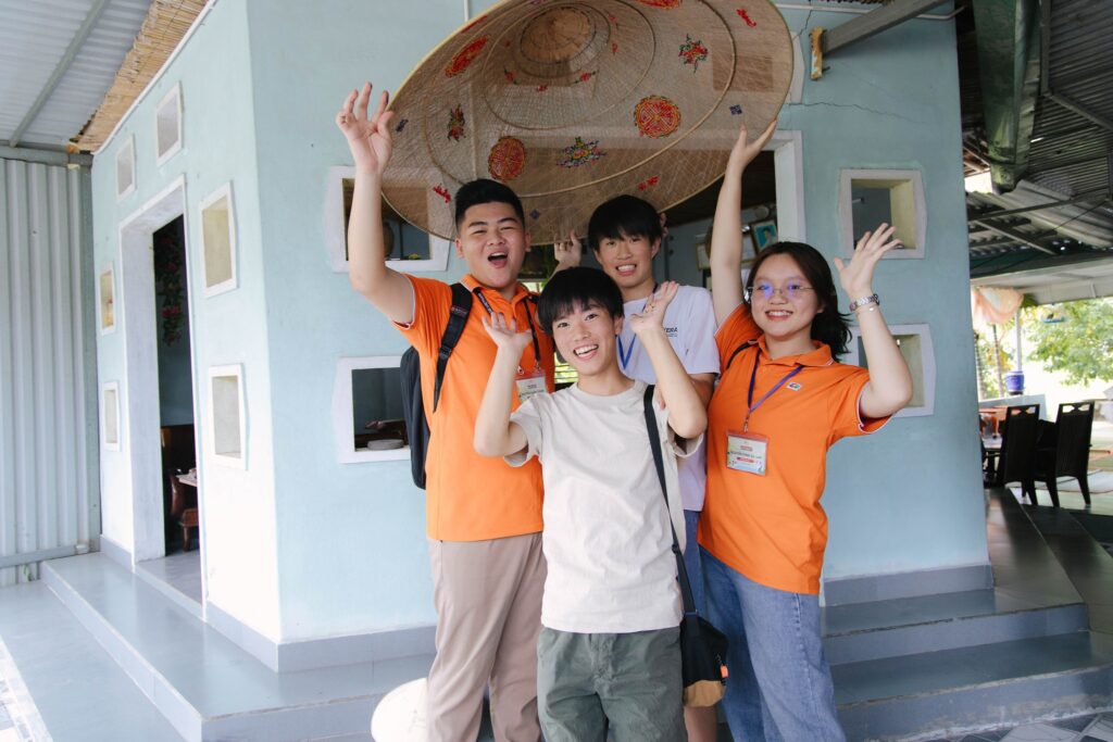 Tình yêu tuổi học trò là gì? Đặc điểm và ý nghĩa với học sinh - FPT Education Là trải nghiệm quý giá giúp học sinh