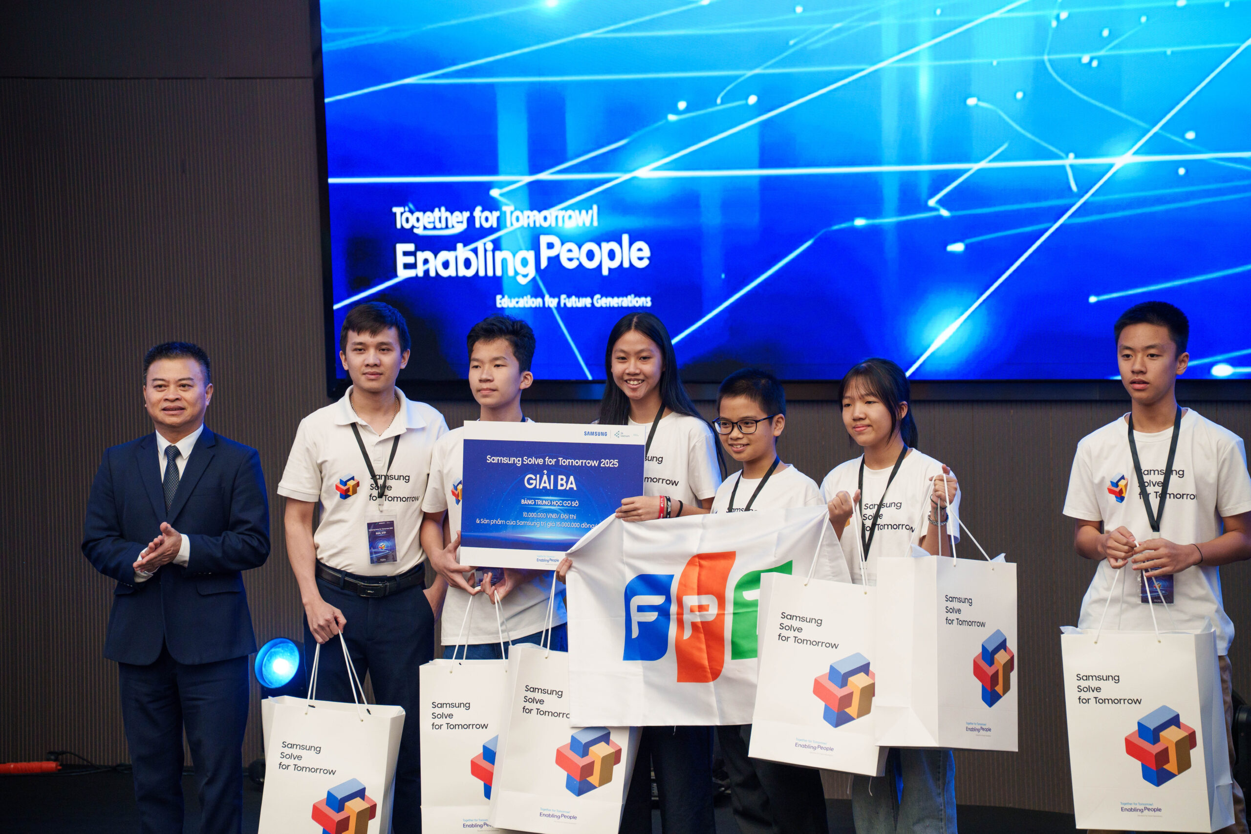 Giải Ba Samsung solve for tomorrow và khát vọng kiến tạo tương lai từ nền tảng giáo dục STEM tại FSchools  | FPT Schools