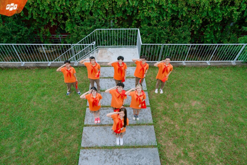 Tự tin là gì? Hiểu đúng để phát triển bản thân - FPT Education Phát triển kỹ năng và kiến thức để tăng khả năng tự tin