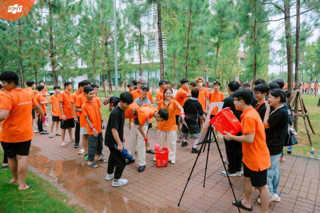 7 Kỹ năng giải quyết xung đột giúp duy trì mối quan hệ tốt đẹp - FPT Education Thảo luận và đàm phán để tìm kiếm giải pháp hợp lý