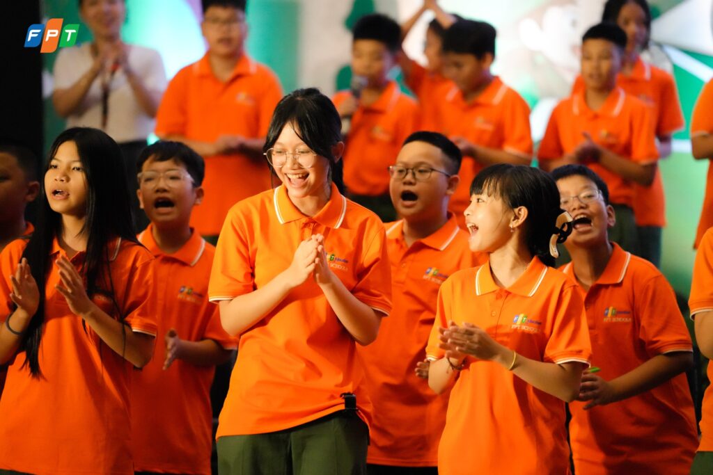 Khoảng cách thế hệ là gì? Những hiểu lầm khiến cha mẹ và con cái xa cách - FPT Education Thiếu hiểu biết và thiếu thời gian dành cho nhau