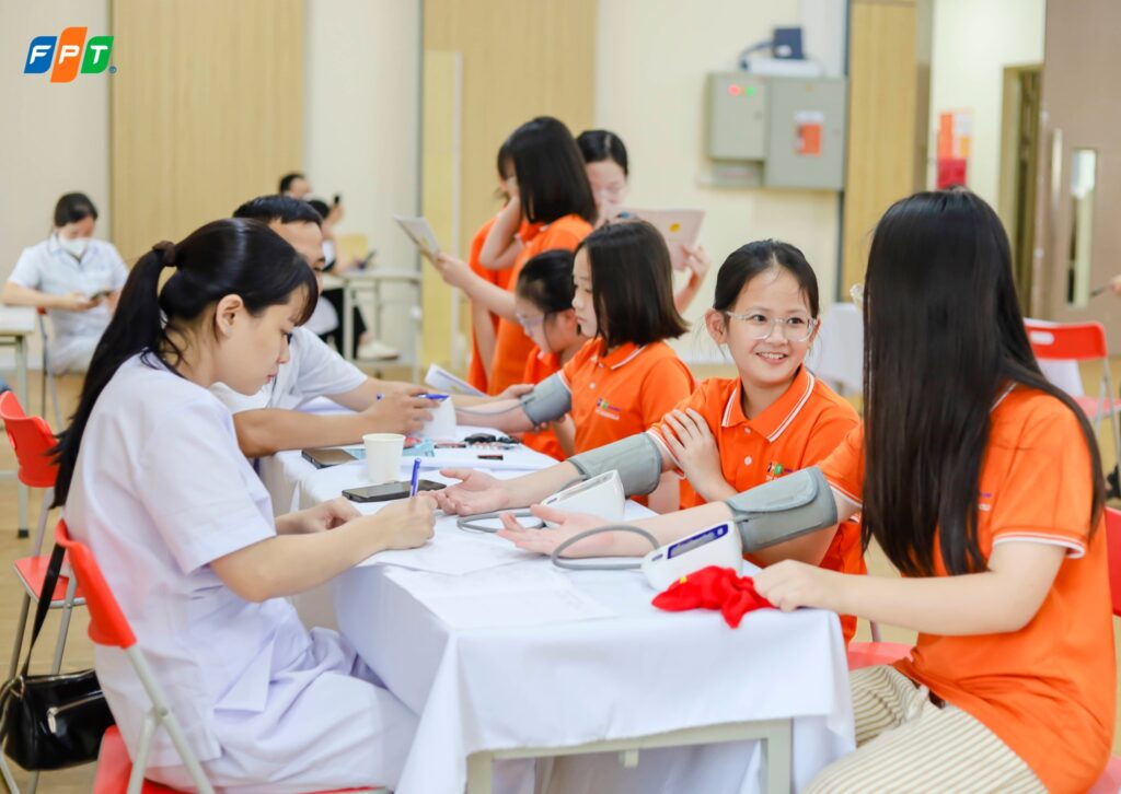 Top 5 yếu tố ảnh hưởng đến chiều cao của trẻ - FPT Education Thói quen nuôi dạy sai làm cản trở tăng trưởng